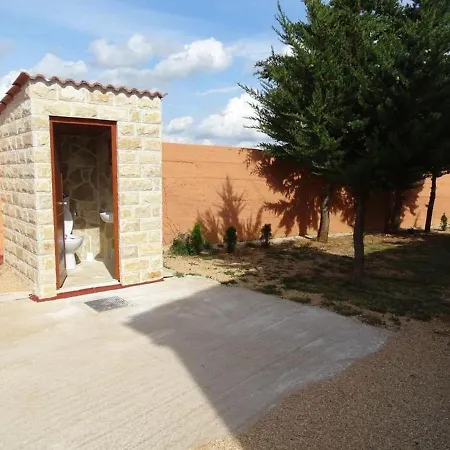 Villa-rossa-mit-pool-fuer-8-personen