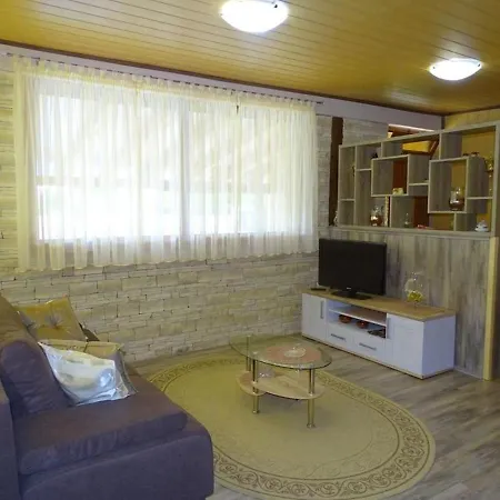 فيلة Villa-rossa-mit-pool-fuer-8-personen *