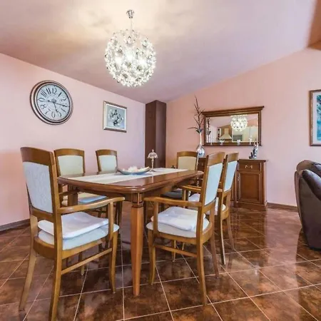 Villa-rossa-mit-pool-fuer-8-personen * بنكوفاتش