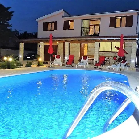 Villa Villa-rossa-mit-pool-fuer-8-personen Benkovac
