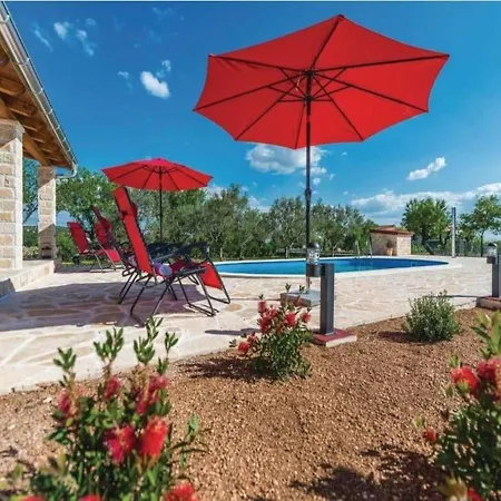 Villa-rossa-mit-pool-fuer-8-personen * Benkovac