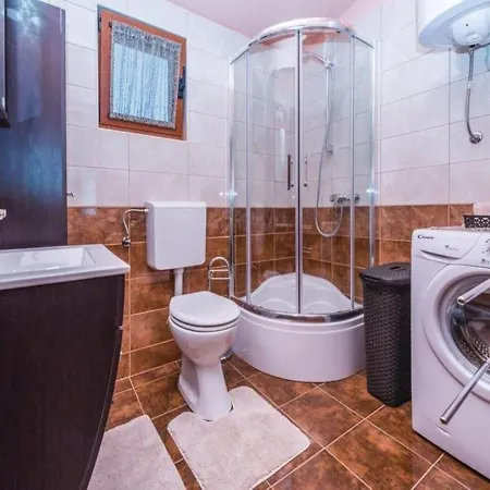 Villa Villa-rossa-mit-pool-fuer-8-personen *